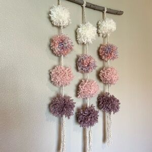COTTON CANDY Faire | Bohemian pom-pom macrame wall hanging